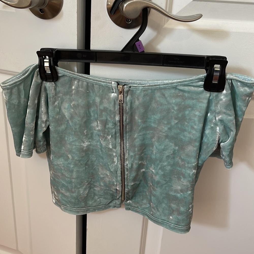 NWOT Velvety Off The Shoulder Zip Up Crop Top, Size Large